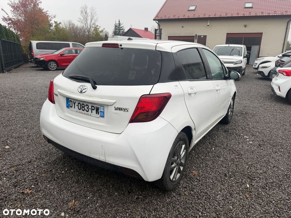 Toyota Yaris 2015 photo 4