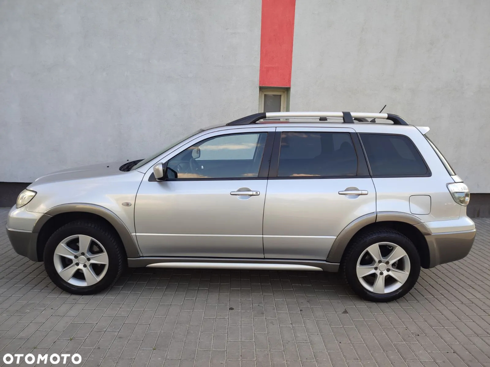 Mitsubishi Outlander 2.4 Intense (lea) - 3