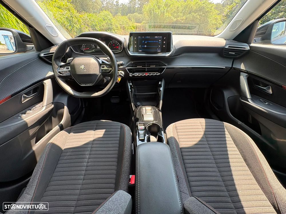 Peugeot 2008 1.2 PureTech Allure EAT8 - 27