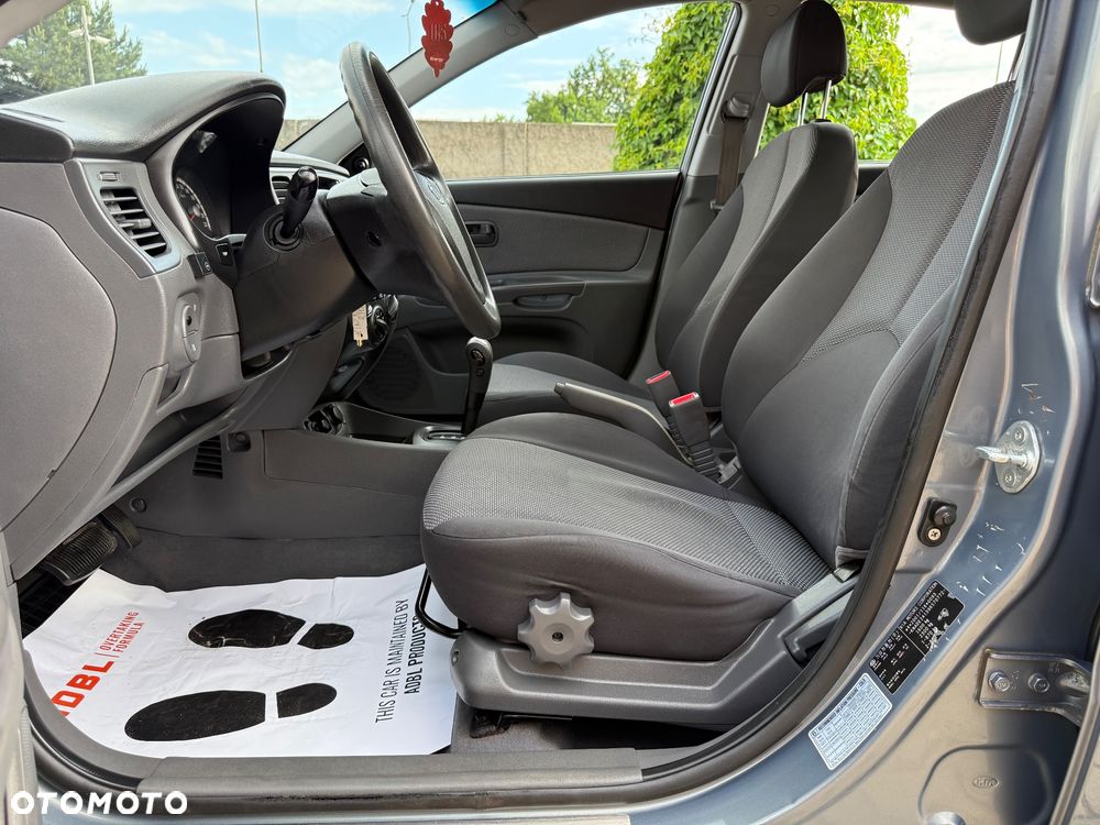 Kia Rio 1.4 Comfort - 25