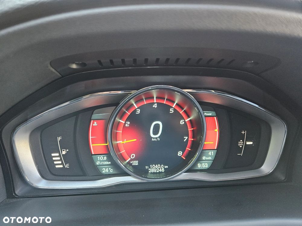 Volvo V70 2.0T R-Design - 10
