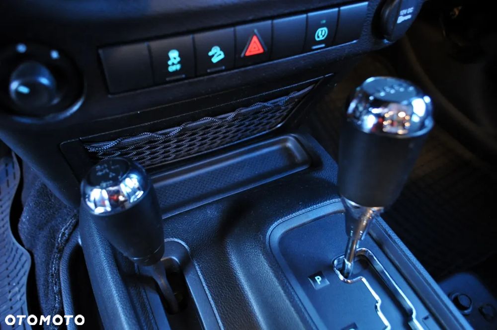 Jeep Wrangler 3.6 Unlim Sahara - 27