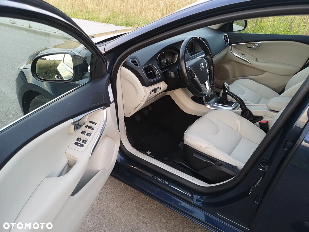 Volvo V40 D3 Momentum - 27