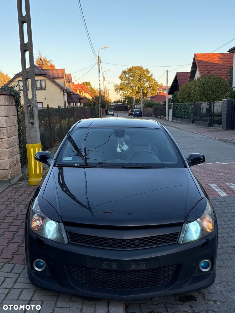 Opel Astra III GTC 1.6 T Cosmo - 1