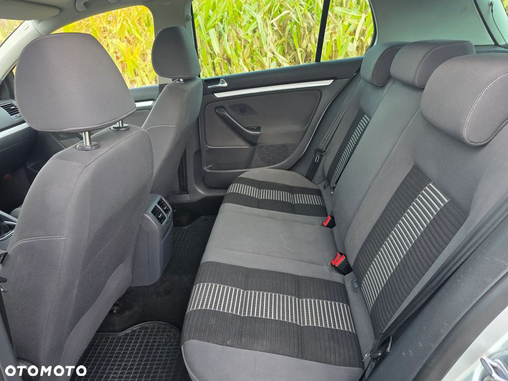 Volkswagen Golf - 18