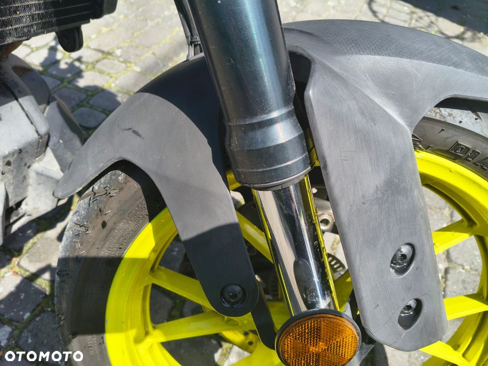 Yamaha MT - 6