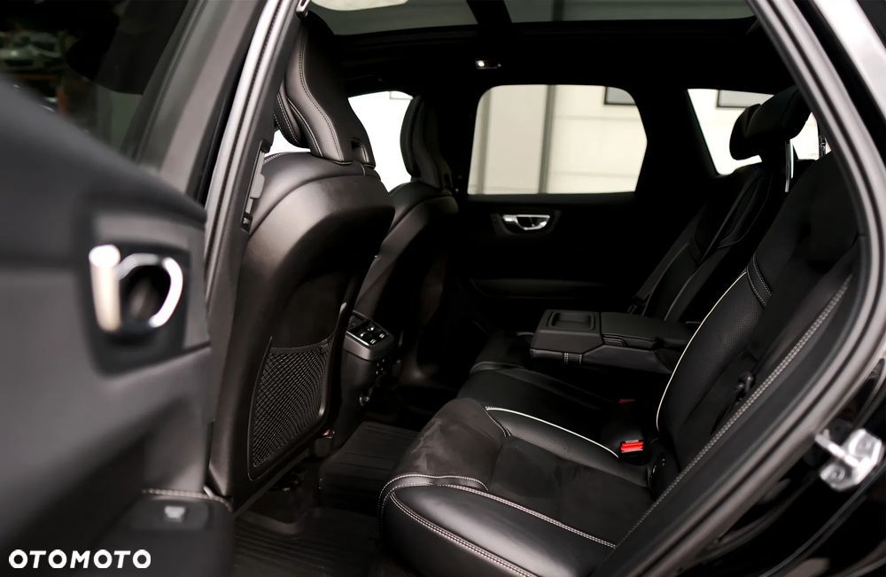 Volvo XC 60 T6 AWD Geartronic RDesign - 17