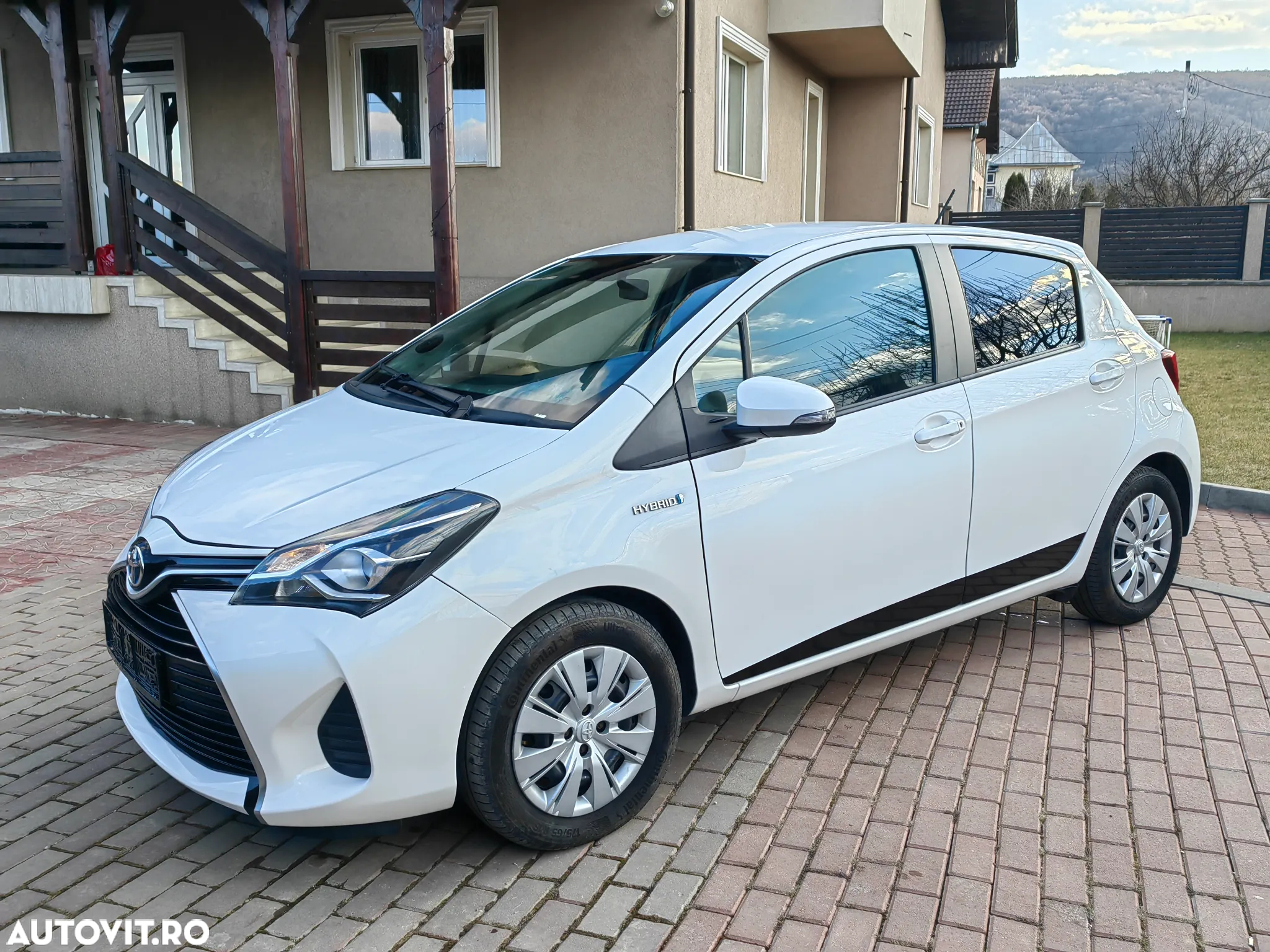 Toyota Yaris Hybrid 1.5 VVT-i Premiere Edition - 3