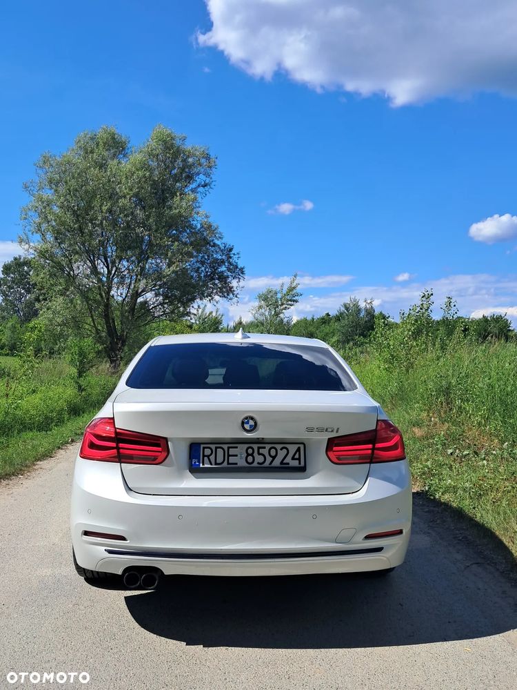 BMW Seria 3 330i - 18
