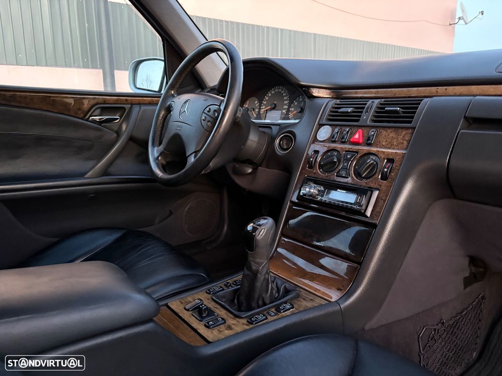 Mercedes-Benz E 240 Classic - 14