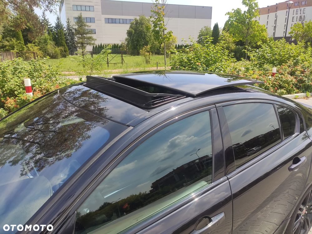 Jaguar XE P250 S - 23