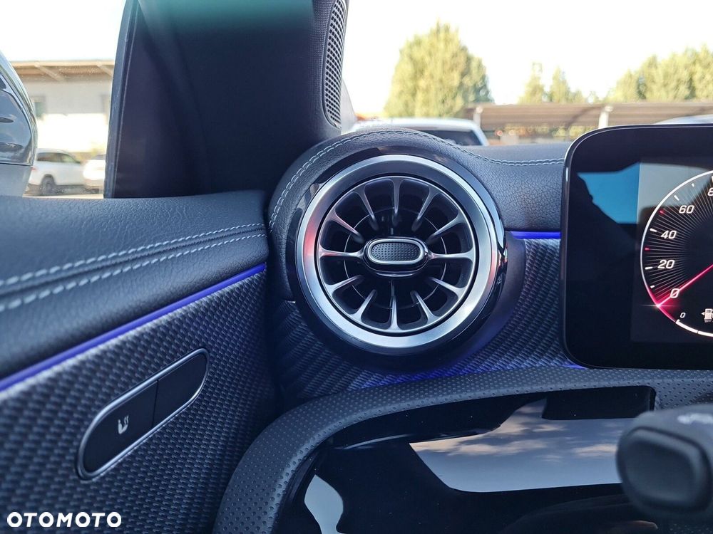 Mercedes-Benz CLA 180 Progressive 7G-DCT - 23