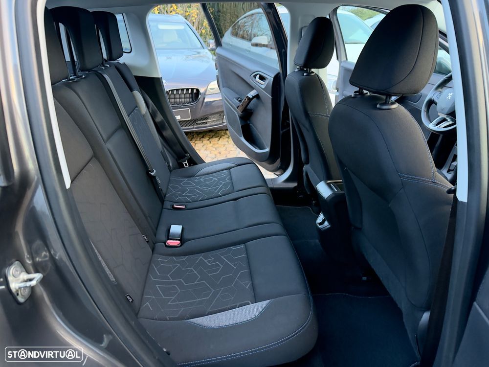 Peugeot 2008 1.5 BlueHDi Signature - 47