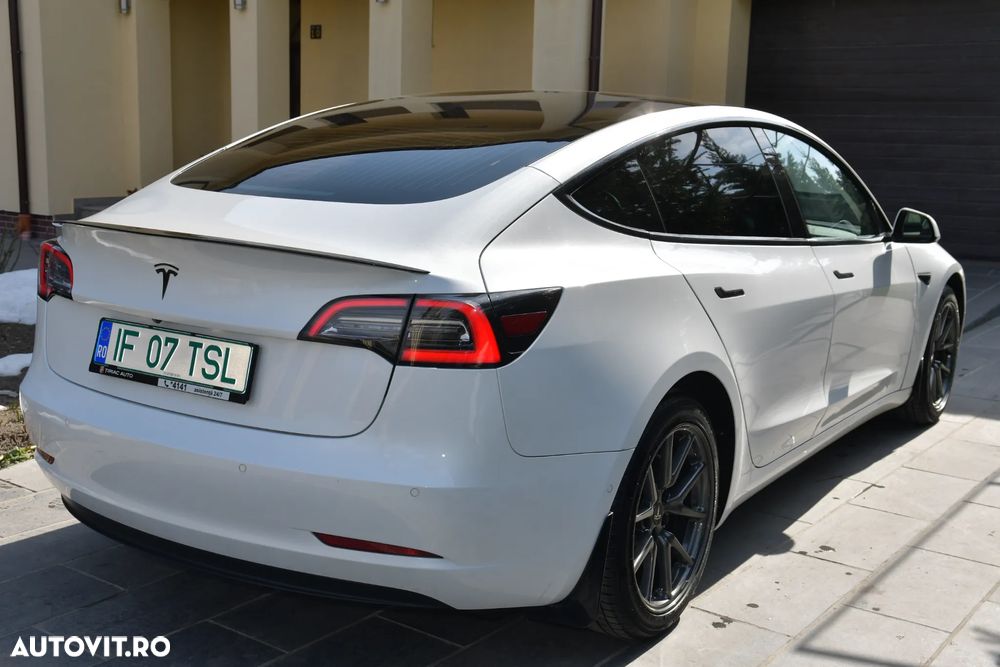 Tesla Model 3 - 7