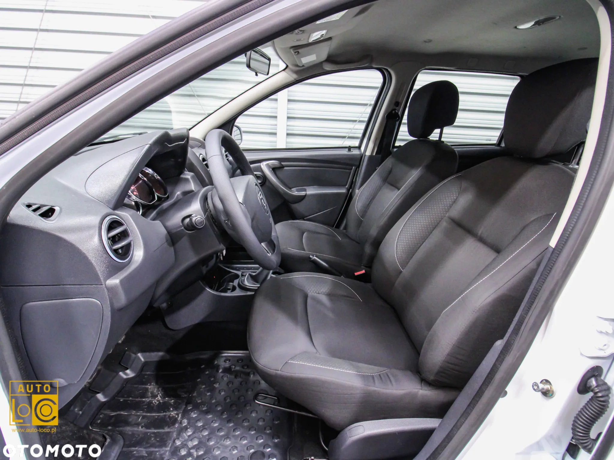 Dacia Duster 1.6 SCe Laureate S&S - 12