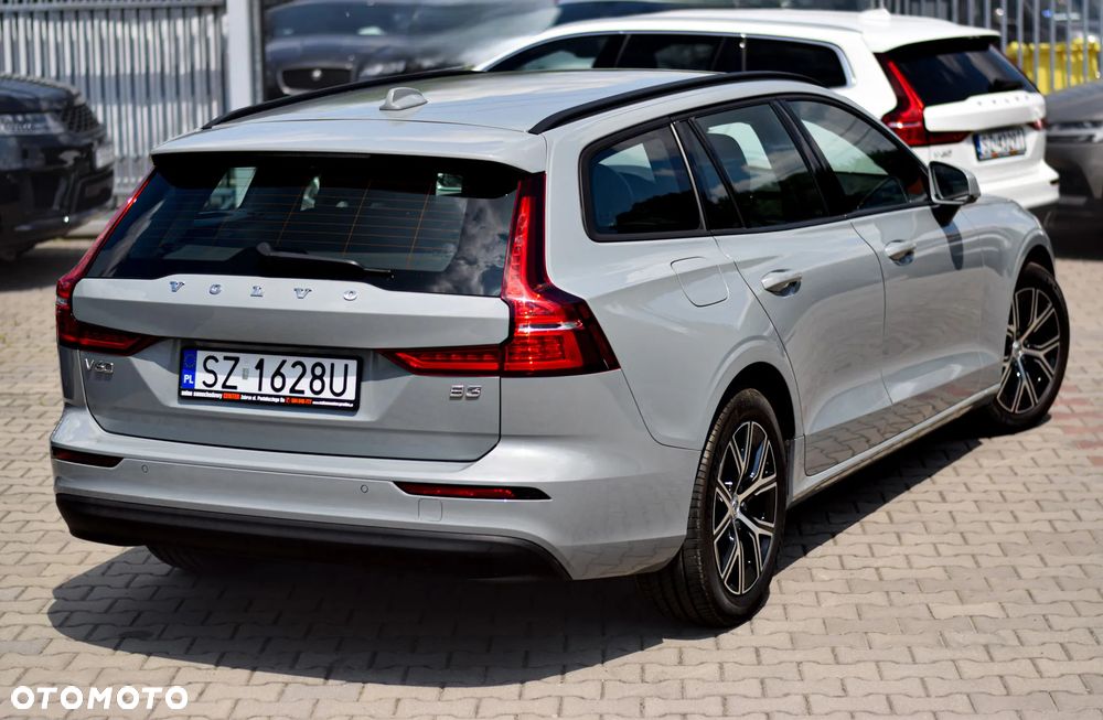 Volvo V60 B3 B DKG Momentum Pro - 35