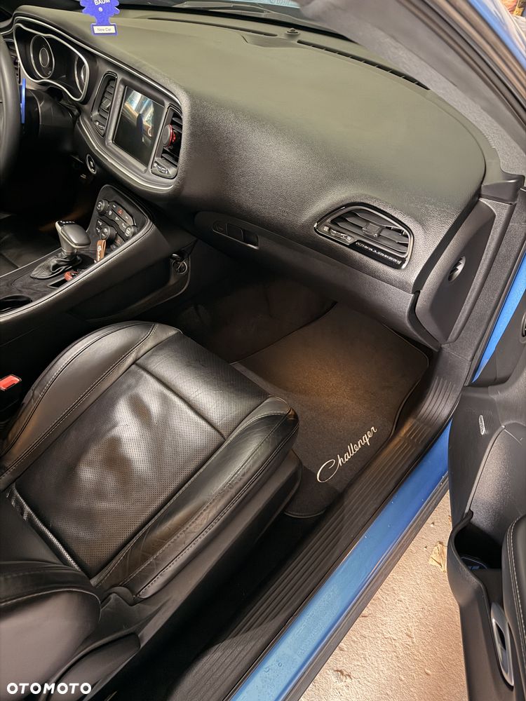 Dodge Challenger - 8