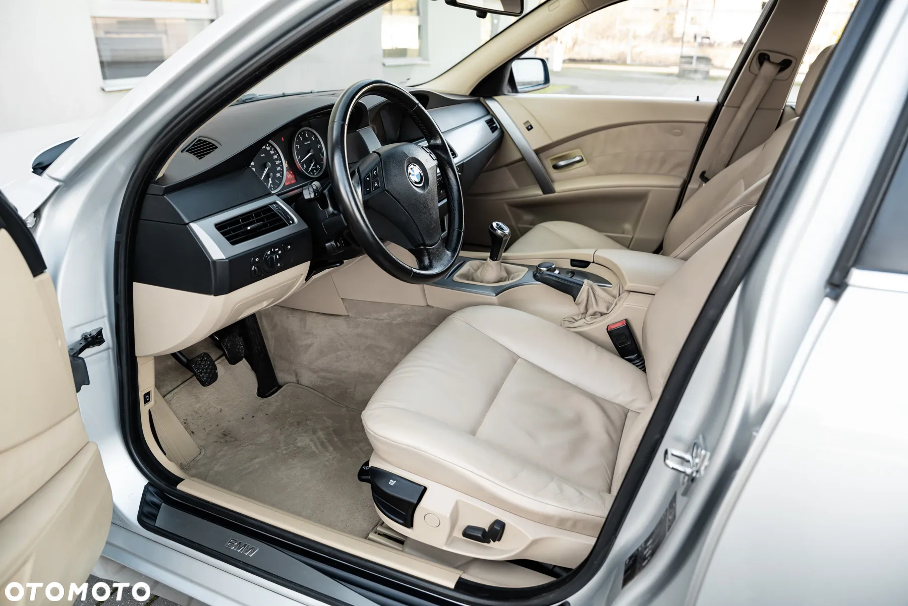 BMW Seria 5 525xi - 16