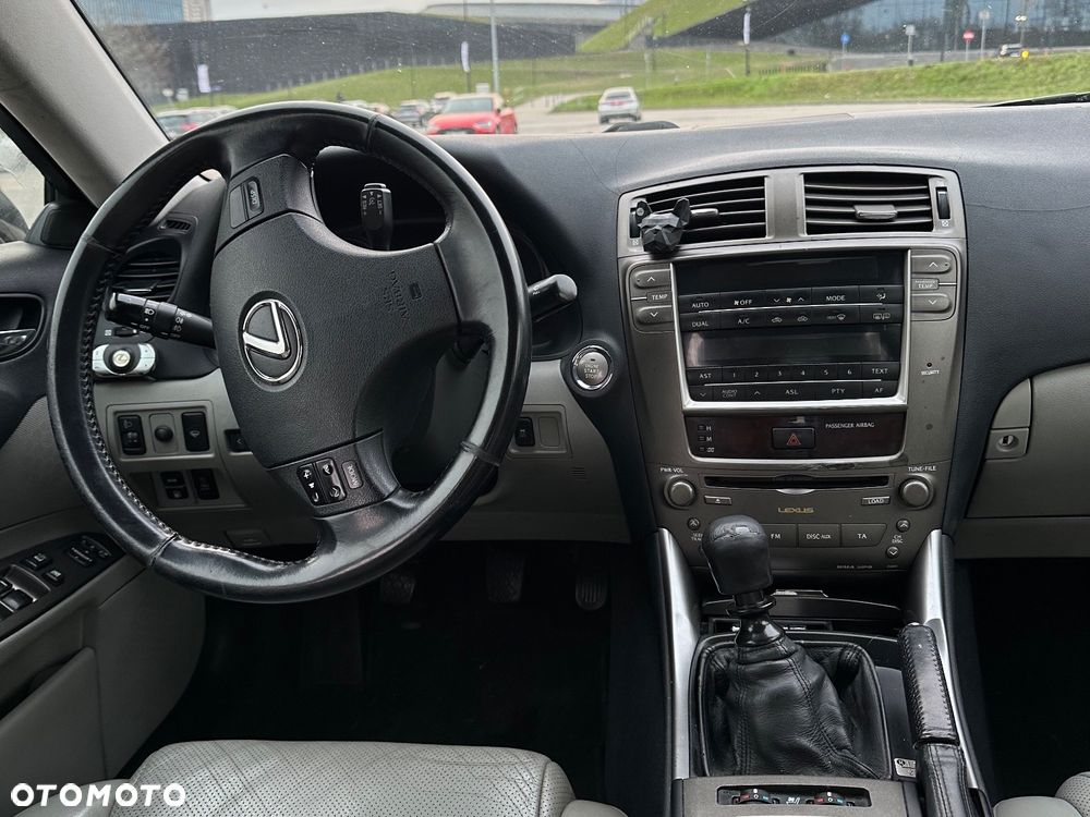 Lexus IS 220 D Comfort - 13