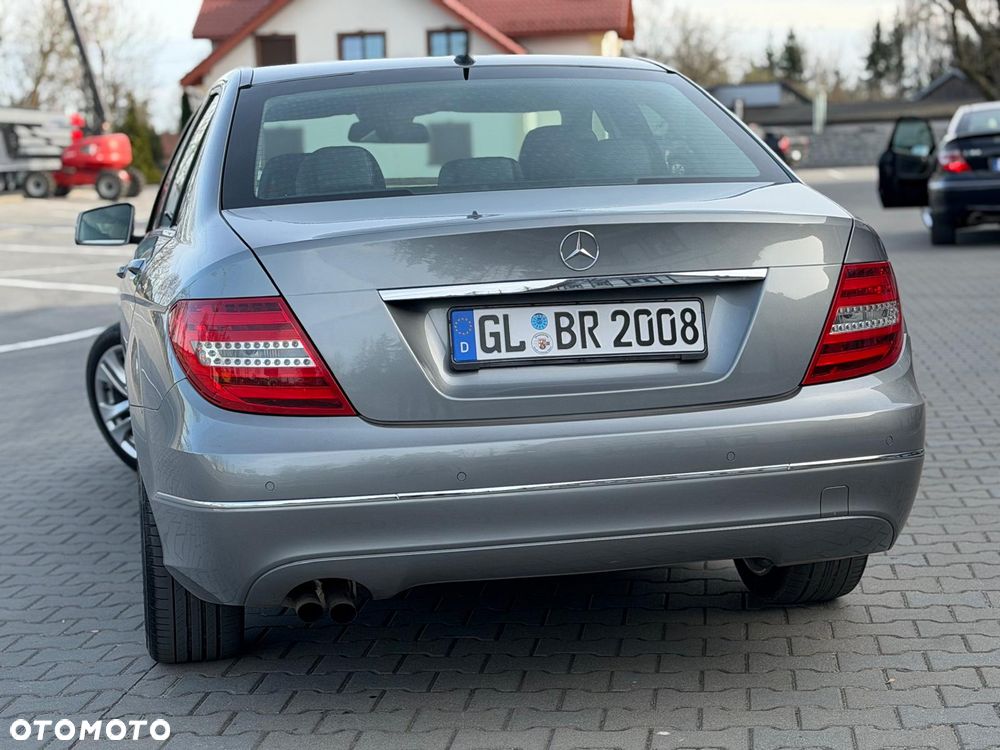 Mercedes-Benz Klasa C 180 CGI BlueEFFICIENCY Avantgarde - 18