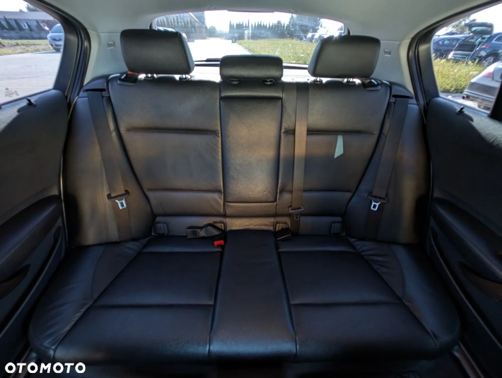 BMW Seria 1 120i - 37