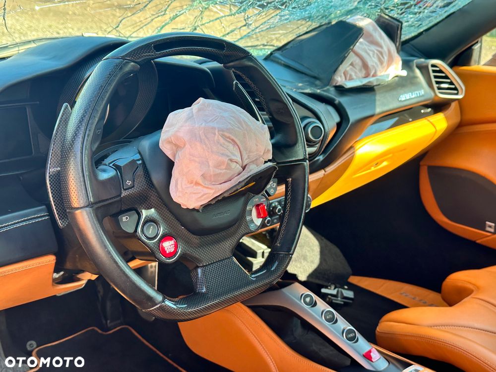 Ferrari 488 - 21