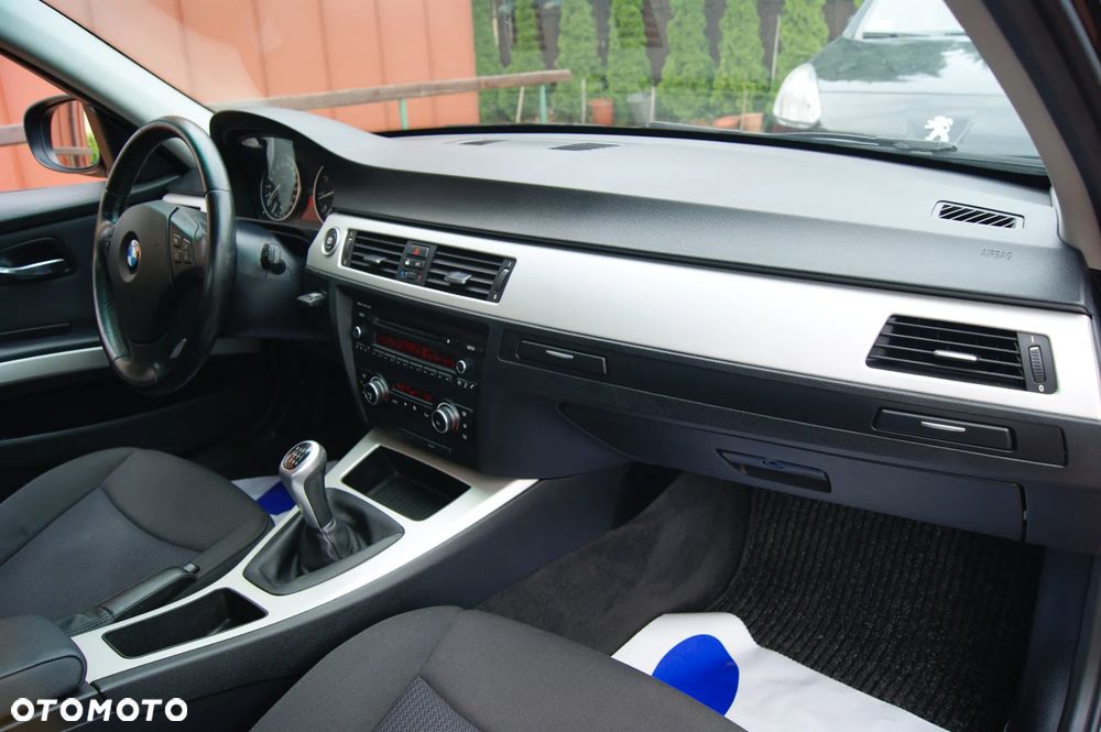 BMW Seria 3 320i Edition Sport - 36