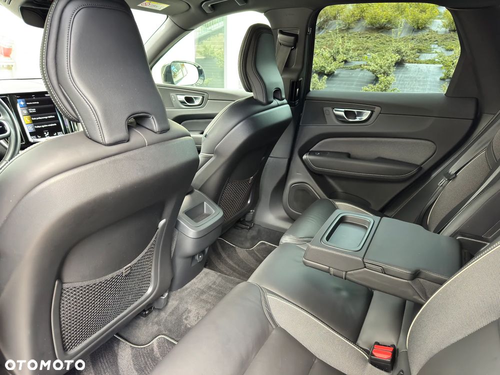 Volvo XC 60 B4 D AWD R-Design - 14