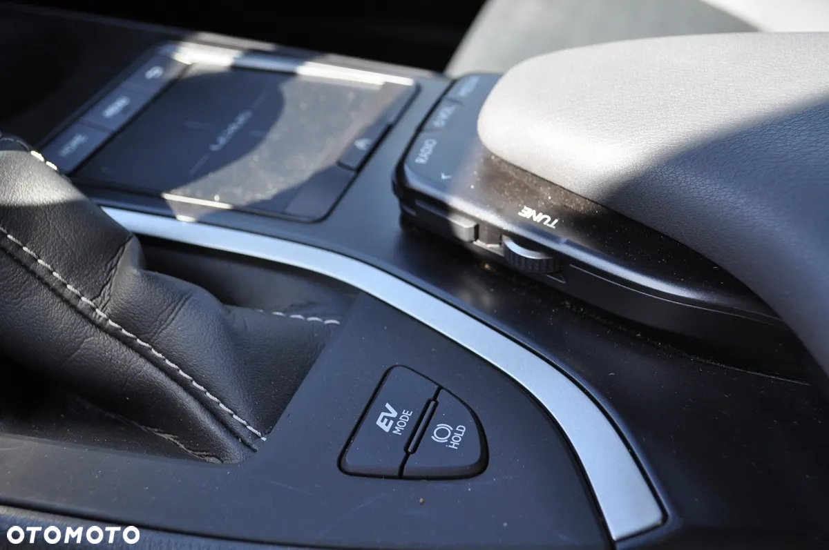 Lexus UX 250h GPF F Impression 2WD - 30