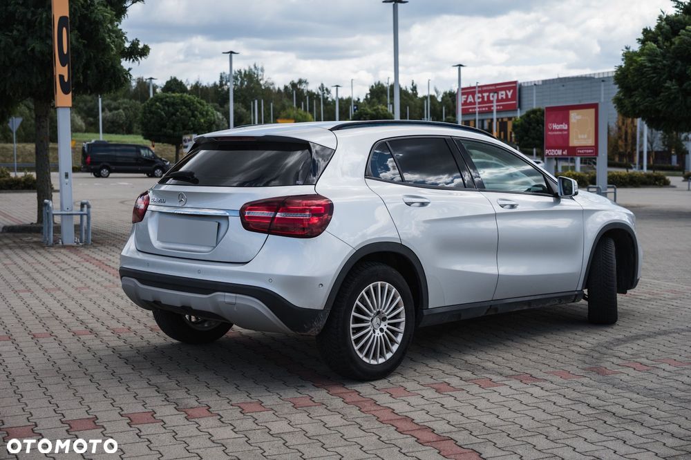 Mercedes-Benz GLA 200 7G-DCT - 18
