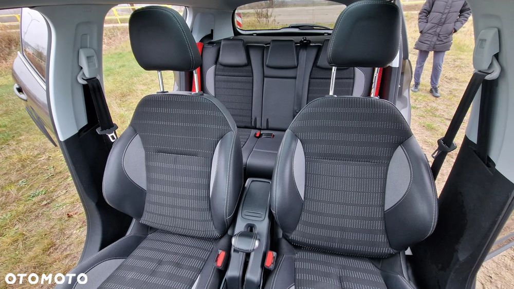 Peugeot 2008 1.2 Pure Tech GPF Allure S&S - 17