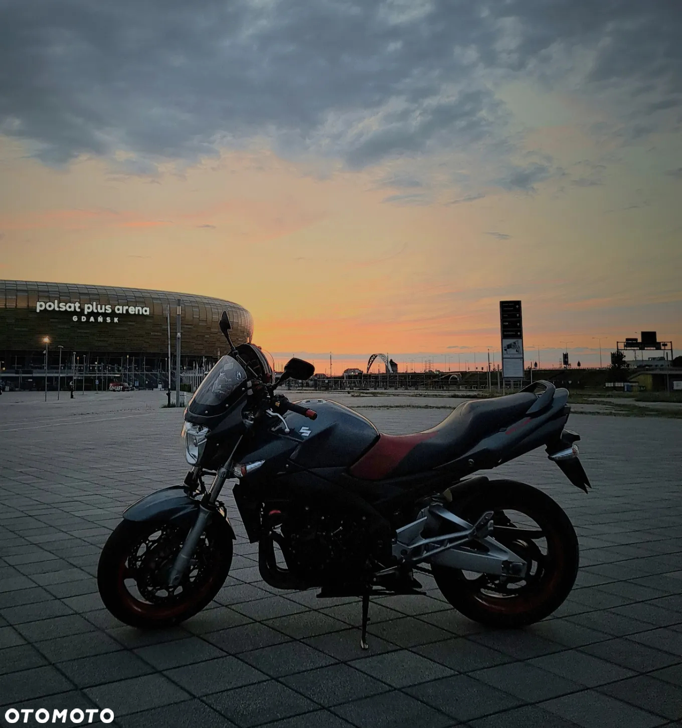 Suzuki GSR - 2