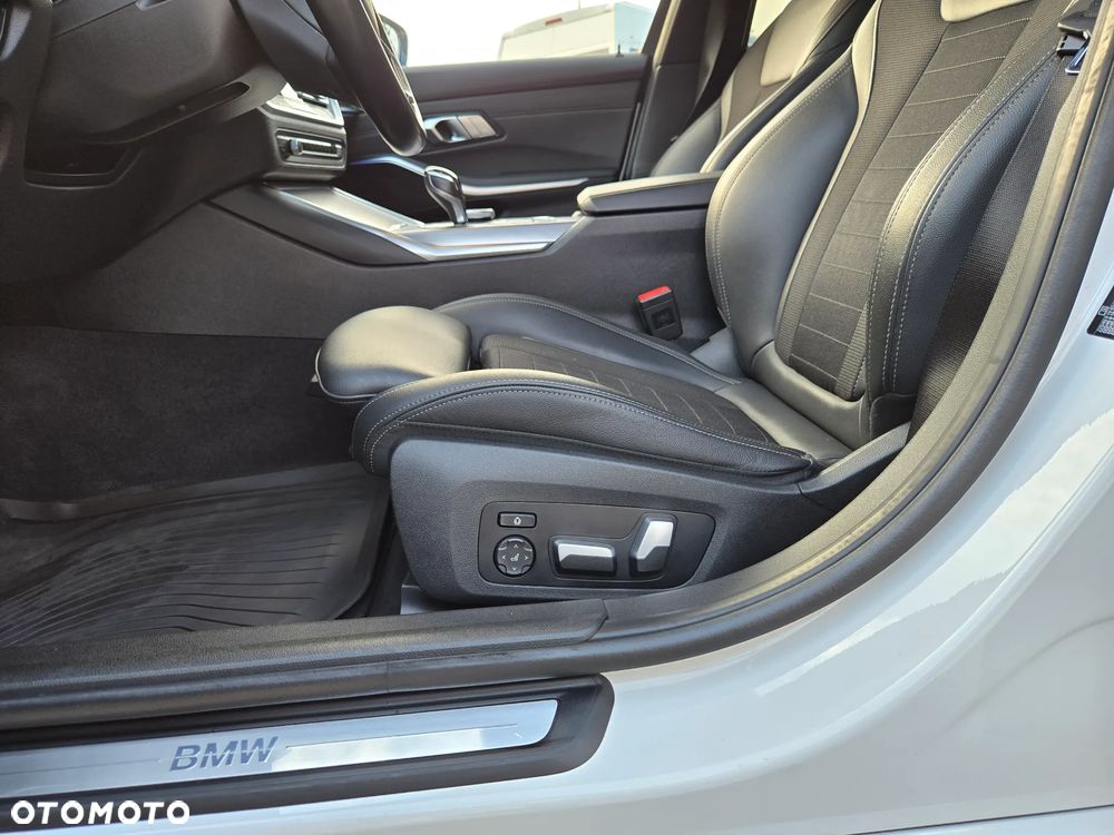 BMW Seria 3 318i Sport Line - 14
