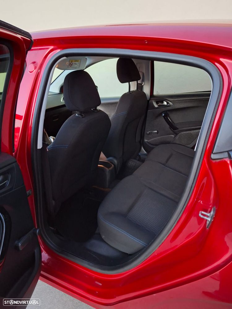 Peugeot 208 1.2 PureTech Style - 8