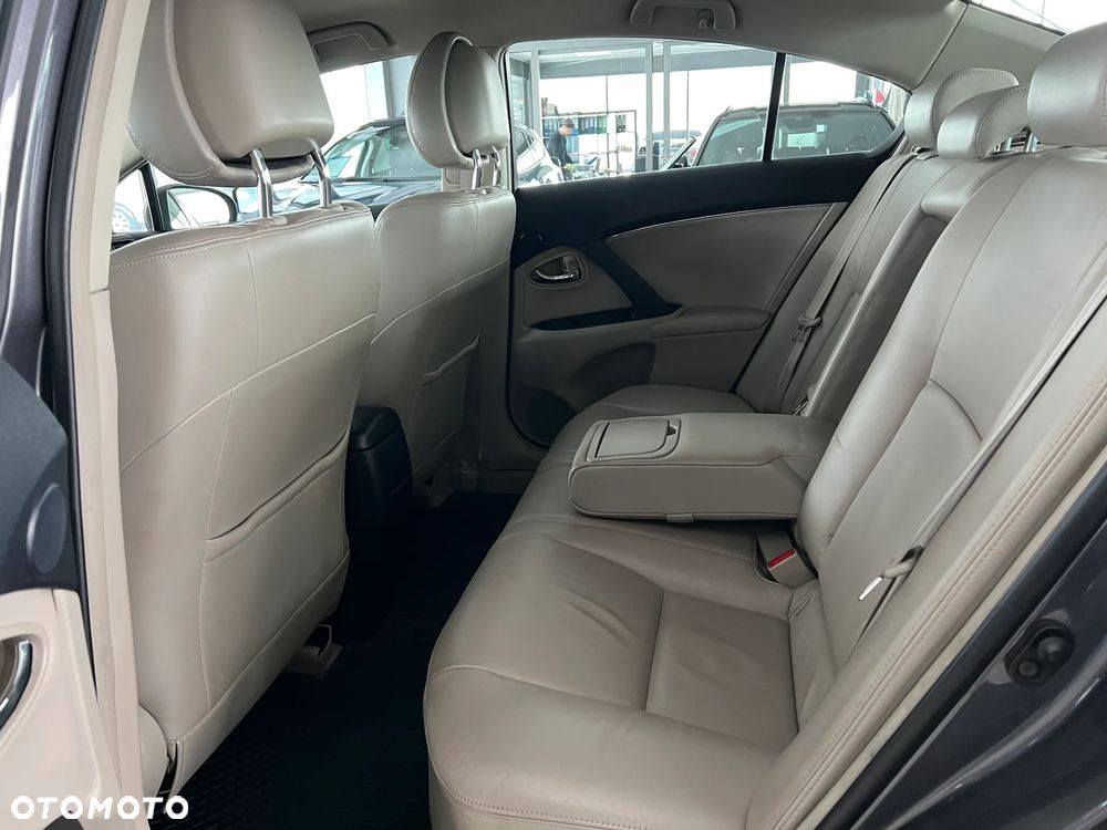 Toyota Avensis 2.0 Prestige NAVI MS - 35