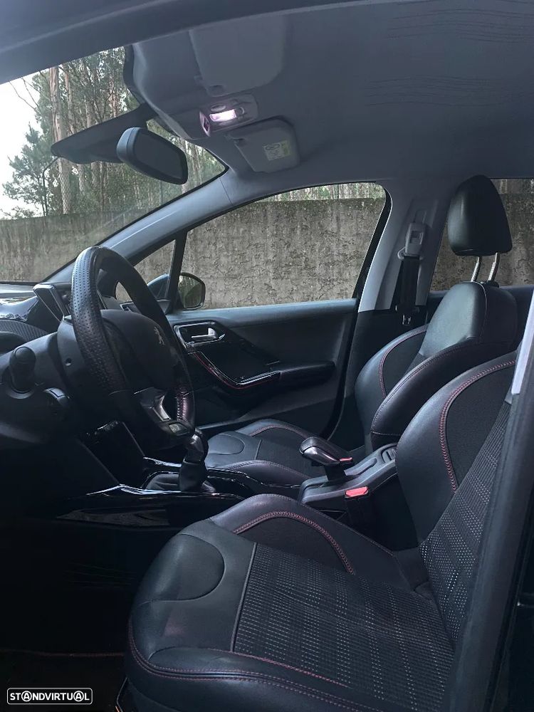 Peugeot 2008 1.2 PureTech GT Line - 5