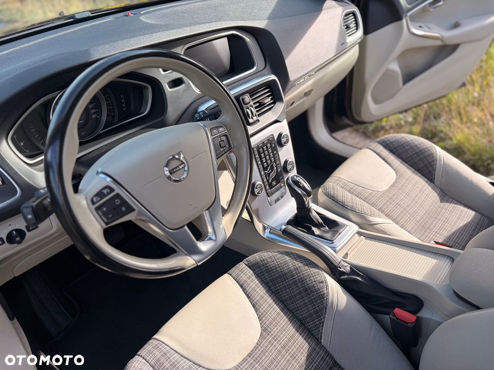 Volvo V40 Cross Country T3 Drive-E Momentum - 5