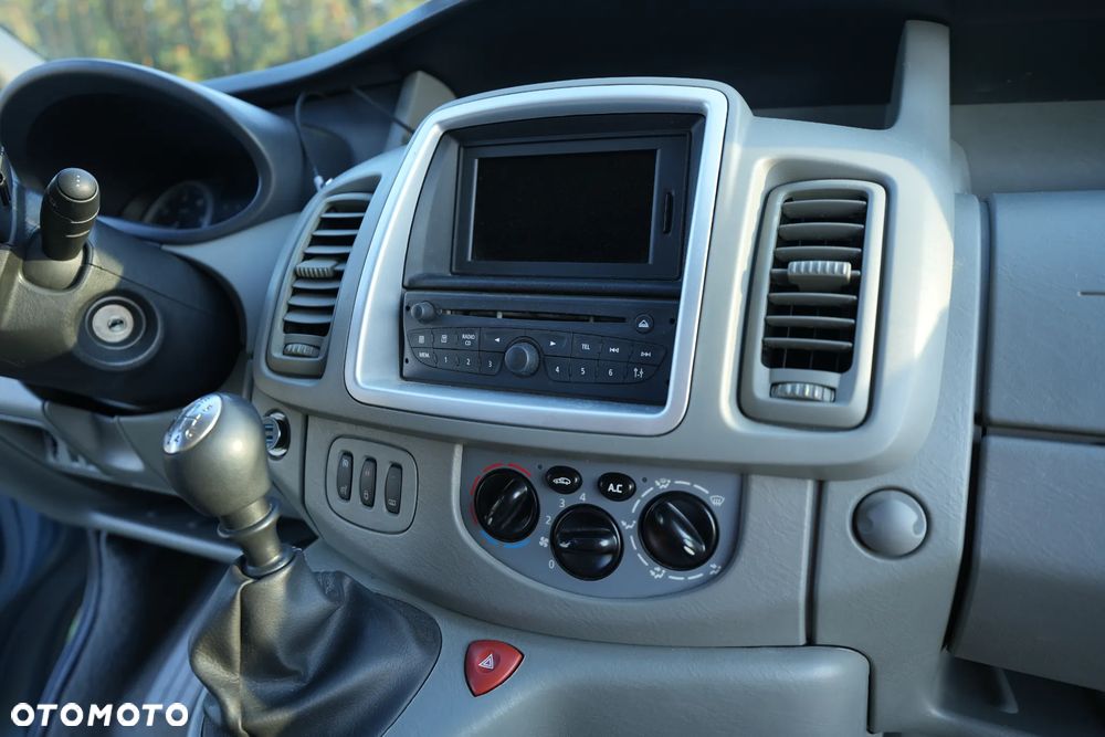 Renault Trafic Grand Passenger Black Edition - 21
