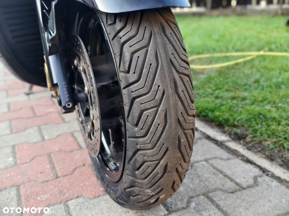Yamaha Tmax - 10