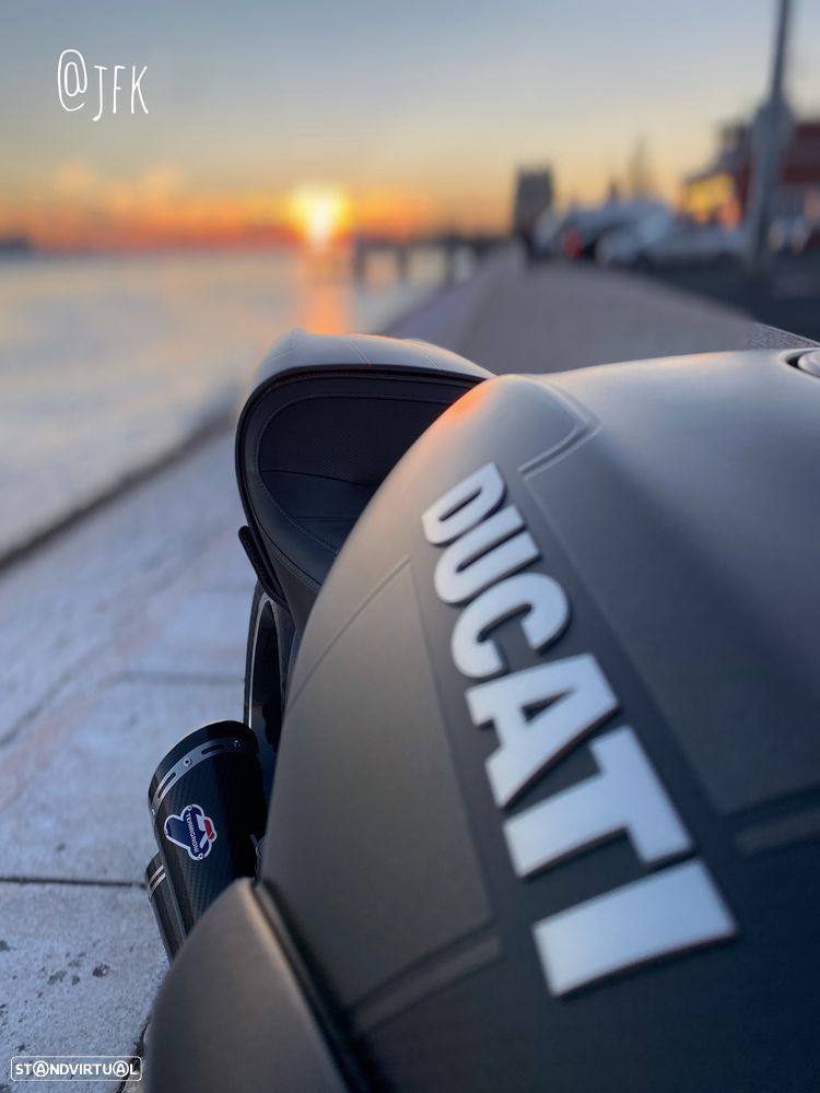 Ducati Diavel Carbon Edition Exclusive - 32
