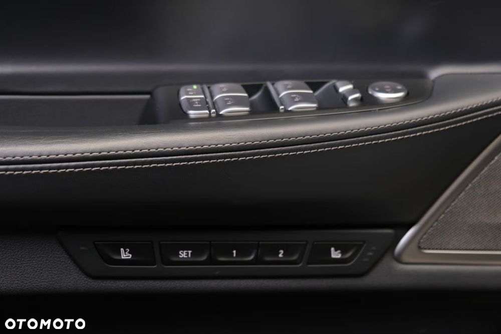 BMW Seria 7 750i xDrive sport - 22