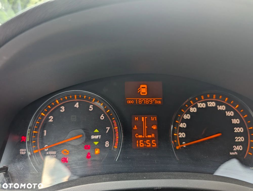 Toyota Avensis 1.8 Sol - 12