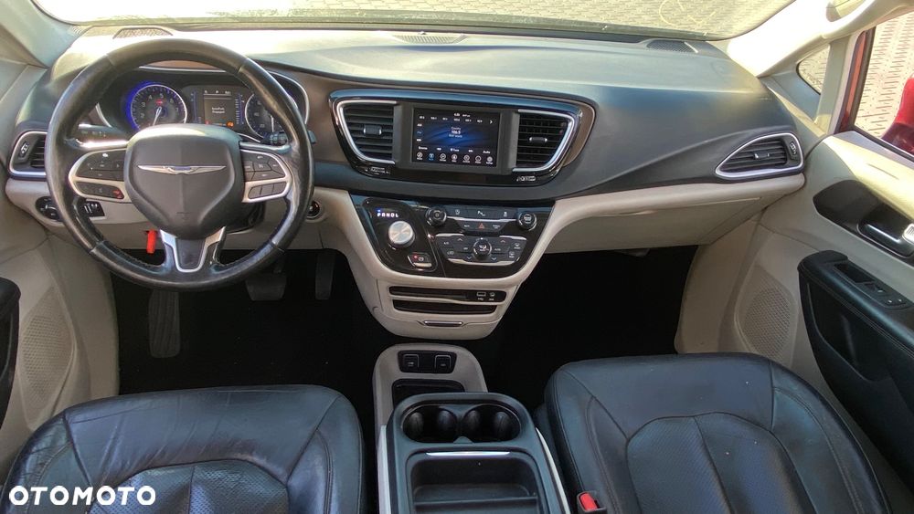 Chrysler Pacifica - 7