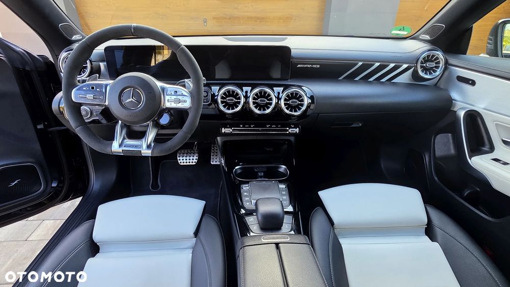 Mercedes-Benz CLA AMG 35 4Matic B AMG Speedshift 7G-DCT - 23
