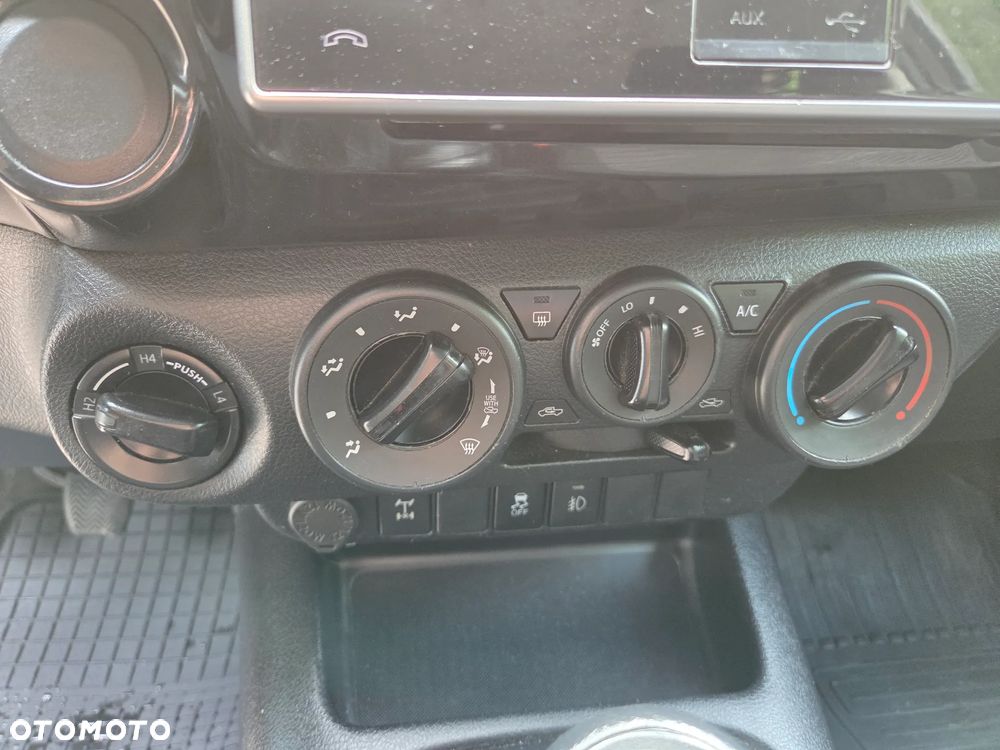 Toyota Hilux - 22