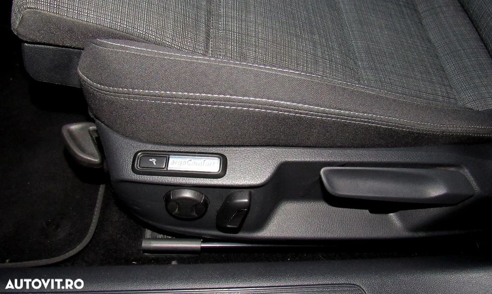 Volkswagen Passat 2.0 TDI SCR DSG Business - 19