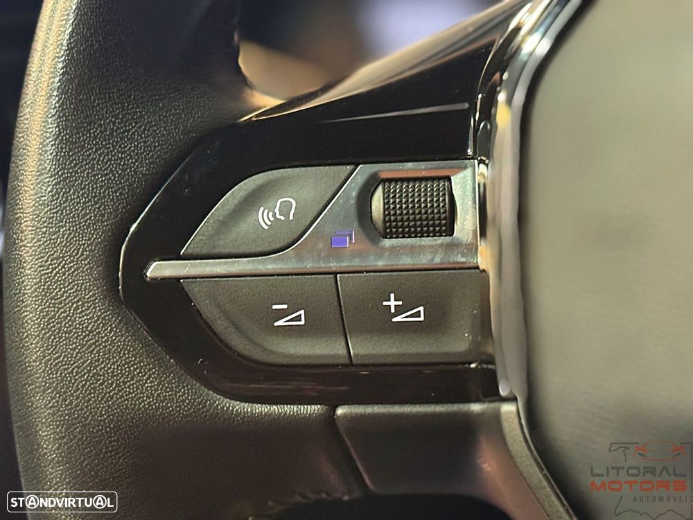 Peugeot 2008 1.2 PureTech Allure Pack - 22
