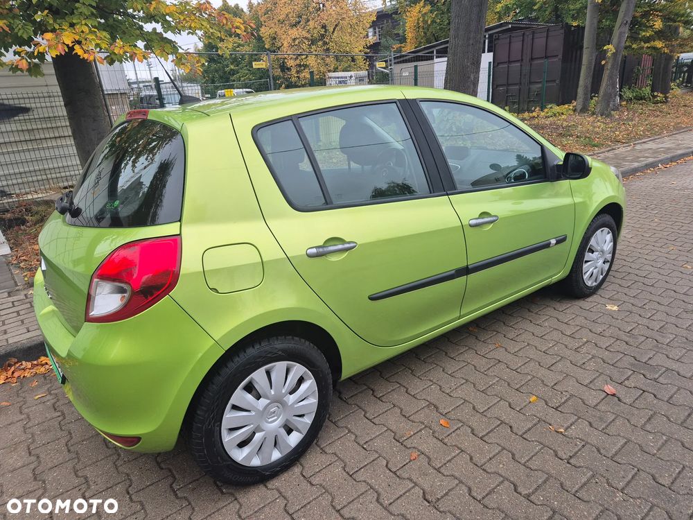 Renault Clio 2010 photo 3