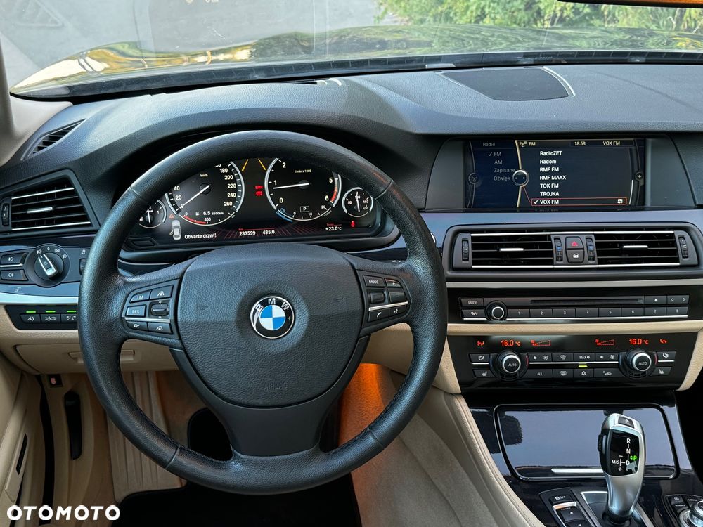 BMW Seria 5 525d Sport-Aut Modern Line - 17