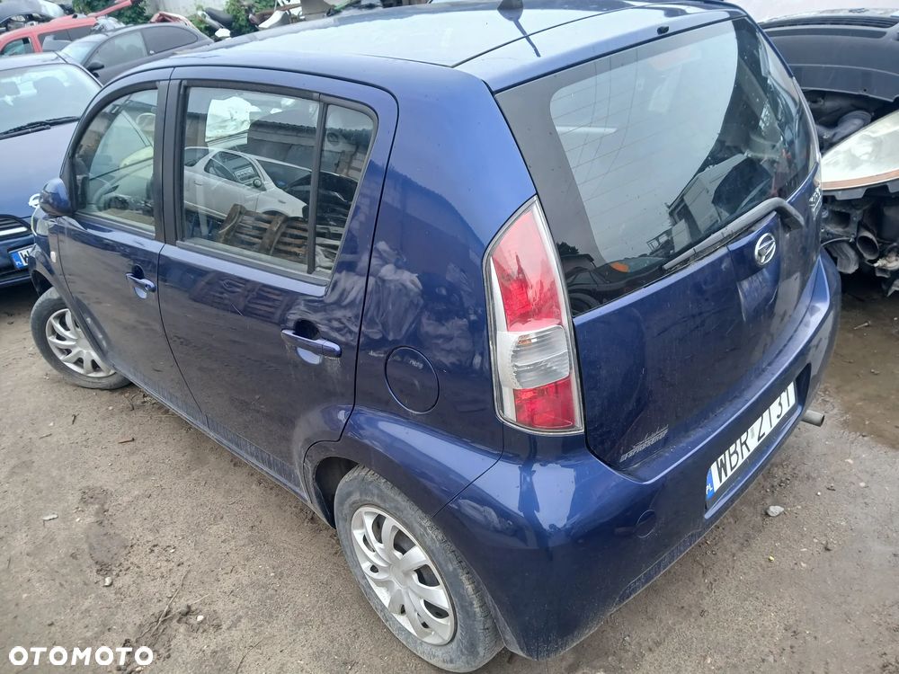 daihastu sirion B42 842 maska zderzak lampa grill błotnik drzwi zbiornik paliwa szyba lusterko - 2